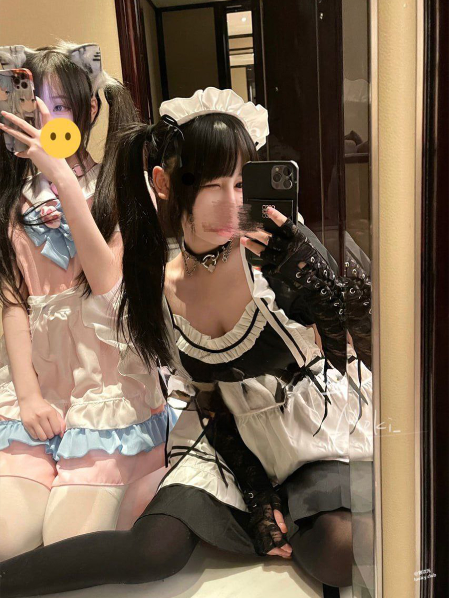 白丝萝莉穿着女仆装被中出内射